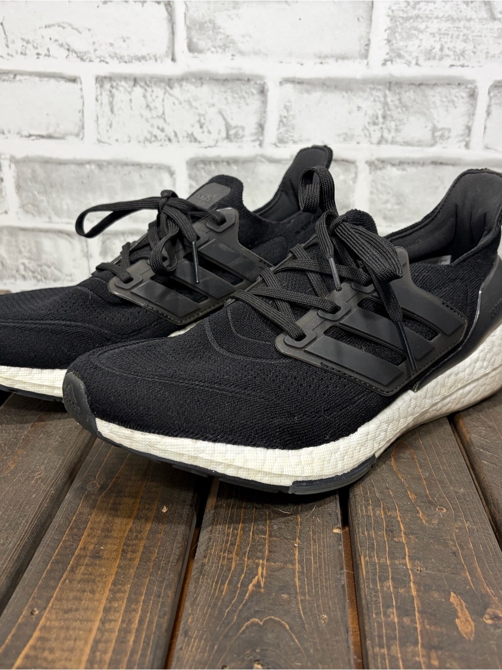 adidas Men’s Black ultraboost size 9